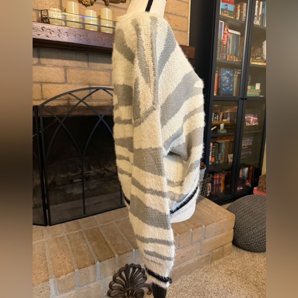 ELAN | Bloomingdale’s Mixed Animal Print Sweater - Small - Picture 5 of 16